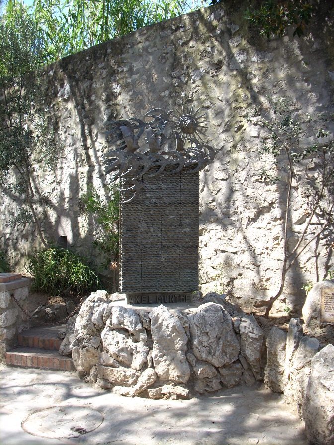 Axel Munthe monument, Anacapri - 04.JPG